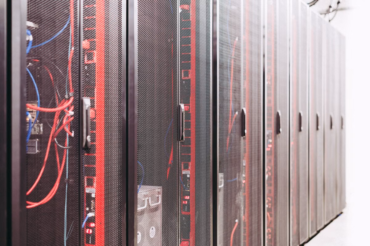 Guide 2026 du téléchargement hors ligne et de la gestion de fichiers sur VPS : plus qu'une machine pour exécuter du code
